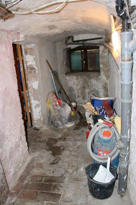 Foto 24 von 122 — Eigentumswohnung (1 bis 2 Zimmer), ETW Nr. 2 im EG: Diele, Schlafzimmer, Badezimmer, Wohnzimmer mit offenem Küchenbereich. Die ETW Nr. 2 ist zum Wertermittlungsstichtag vermietet.