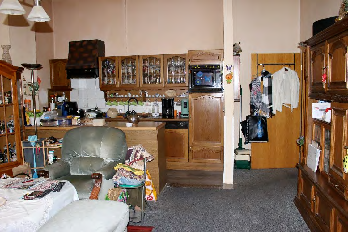 Foto 4 von 122 — Eigentumswohnung (1 bis 2 Zimmer), ETW Nr. 2 im EG: Diele, Schlafzimmer, Badezimmer, Wohnzimmer mit offenem Küchenbereich. Die ETW Nr. 2 ist zum Wertermittlungsstichtag vermietet.