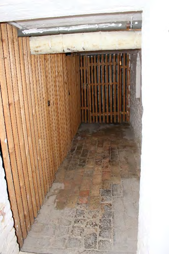 Foto 19 von 122 — Eigentumswohnung (1 bis 2 Zimmer), ETW Nr. 2 im EG: Diele, Schlafzimmer, Badezimmer, Wohnzimmer mit offenem Küchenbereich. Die ETW Nr. 2 ist zum Wertermittlungsstichtag vermietet.