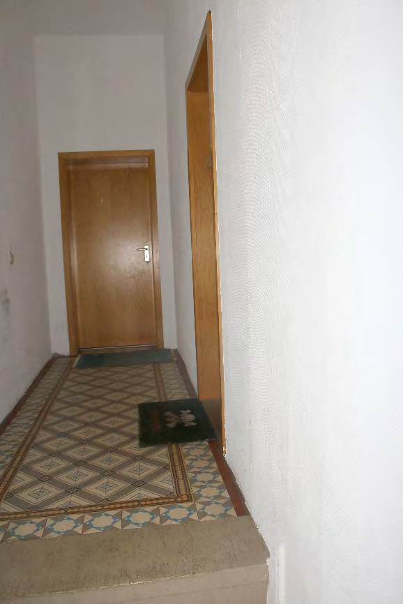 Foto 27 von 122 — Eigentumswohnung (1 bis 2 Zimmer), ETW Nr. 2 im EG: Diele, Schlafzimmer, Badezimmer, Wohnzimmer mit offenem Küchenbereich. Die ETW Nr. 2 ist zum Wertermittlungsstichtag vermietet.