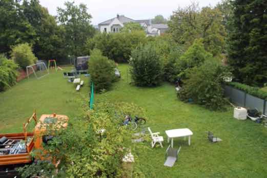 Foto 12 von 13 — Mehrfamilienhaus, Kfz-Stellplatz, unbebautes (Teil)Grundstück