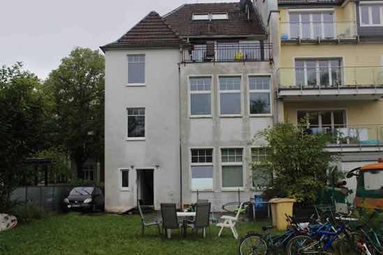 Foto 11 von 13 — Mehrfamilienhaus, Kfz-Stellplatz, unbebautes (Teil)Grundstück