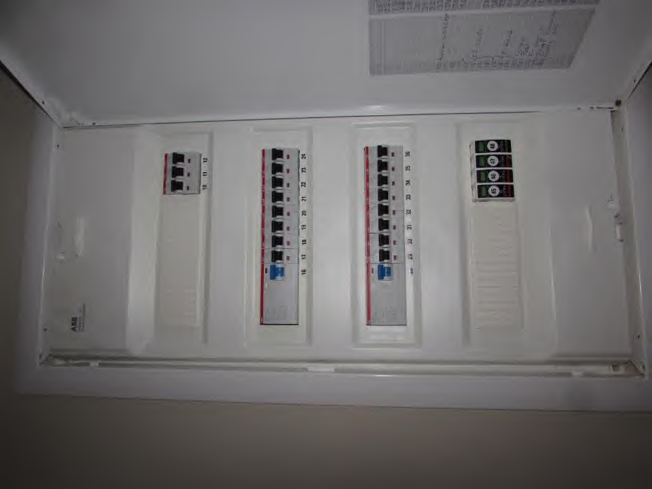 Foto 3 von 34 — Kfz-Stellplatz (Tiefgarage), Eigentumswohnung (1 bis 2 Zimmer)