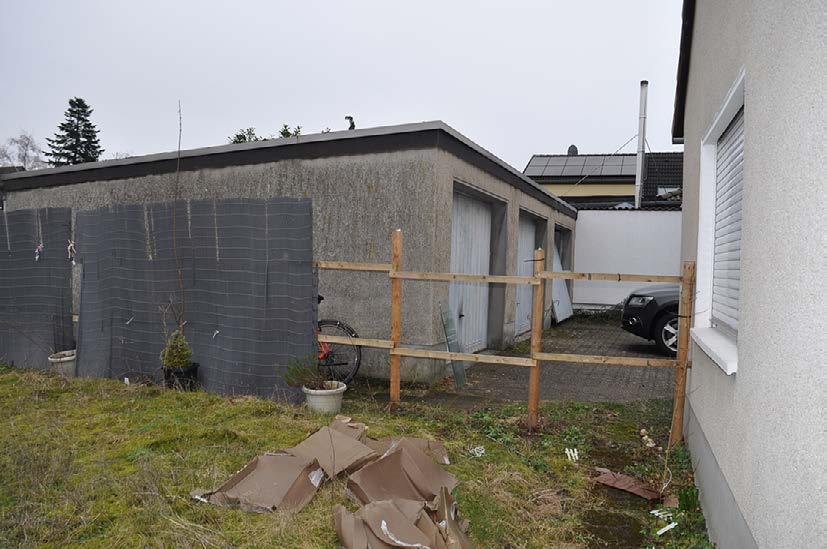 Foto 7 von 18 — Kfz-Stellplatz, Mehrfamilienhaus, 3 Garagen