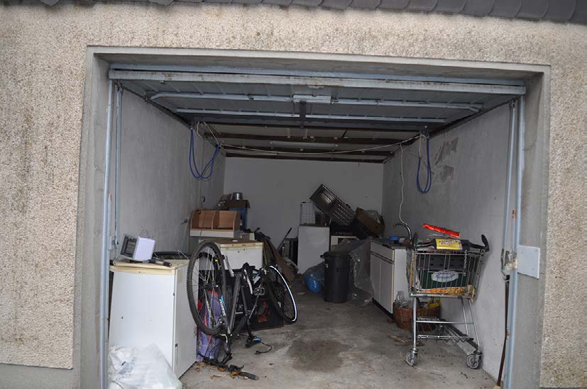 Foto 9 von 18 — Kfz-Stellplatz, Mehrfamilienhaus, 3 Garagen