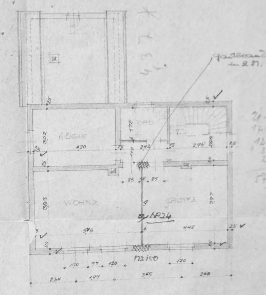 Foto 17 von 18 — Kfz-Stellplatz, Mehrfamilienhaus, 3 Garagen