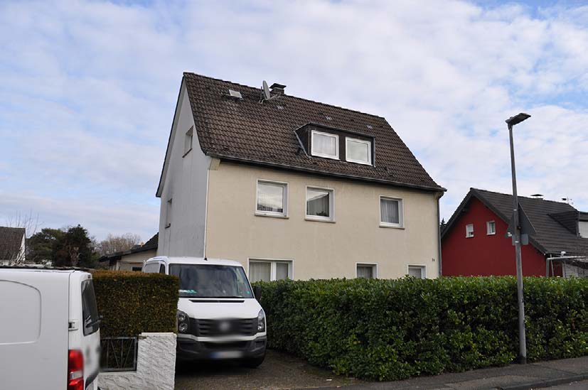 Foto 4 von 18 — Kfz-Stellplatz, Mehrfamilienhaus, 3 Garagen