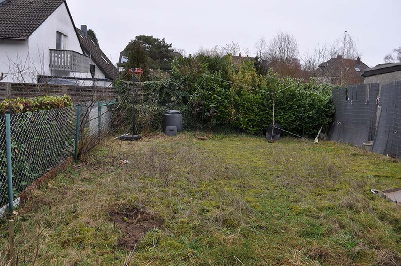 Foto 8 von 18 — Kfz-Stellplatz, Mehrfamilienhaus, 3 Garagen