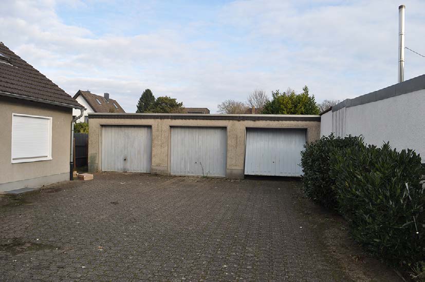 Foto 5 von 18 — Kfz-Stellplatz, Mehrfamilienhaus, 3 Garagen