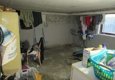 Foto 24 von 49 — Zweifamilienhaus, Garage