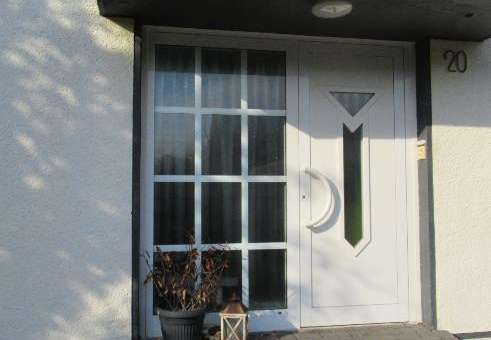 Foto 6 von 49 — Zweifamilienhaus, Garage