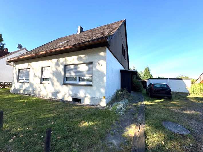 Foto 2 von 7 — Zweifamilienhaus, Garage 2