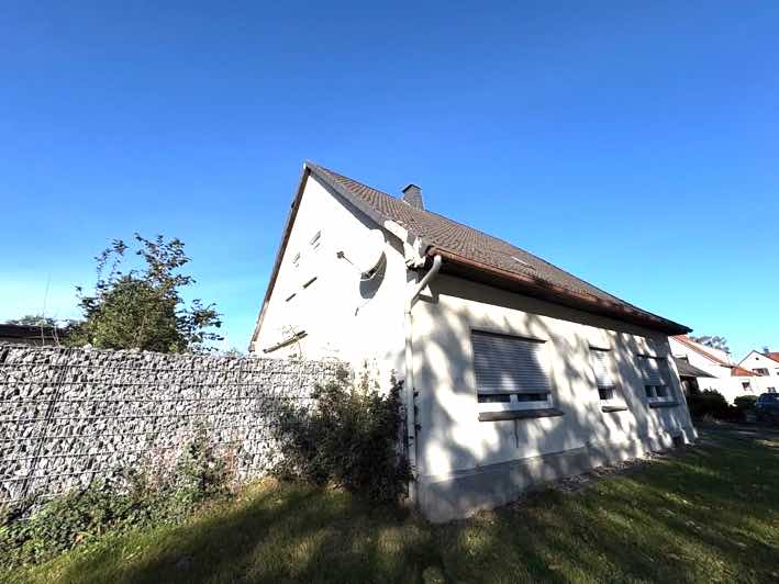 Foto 4 von 7 — Zweifamilienhaus, Garage 2