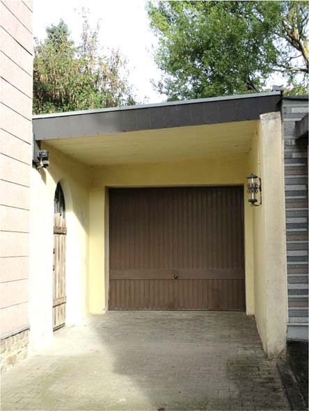 Foto 7 von 7 — Zweifamilienhaus, Garage
