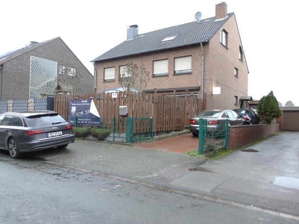 Foto 1 von 2 — Garage, Doppelhaushälfte