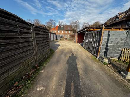 Foto 4 von 8 — Zweifamilienhaus, und Garage+Carports, anteilige Wegeflächen, anteilige Wegeflächen