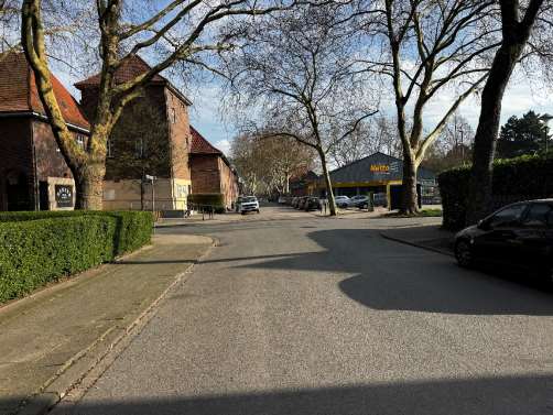 Foto 2 von 8 — Zweifamilienhaus, und Garage+Carports, anteilige Wegeflächen, anteilige Wegeflächen