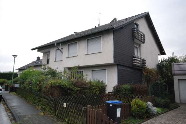 Foto 9 von 12 — Zweifamilienhaus, Garage, mit Einliegerappartement