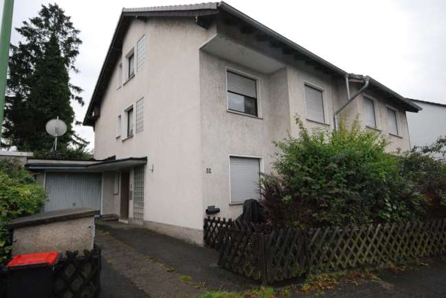 Foto 11 von 12 — Zweifamilienhaus, Garage, mit Einliegerappartement