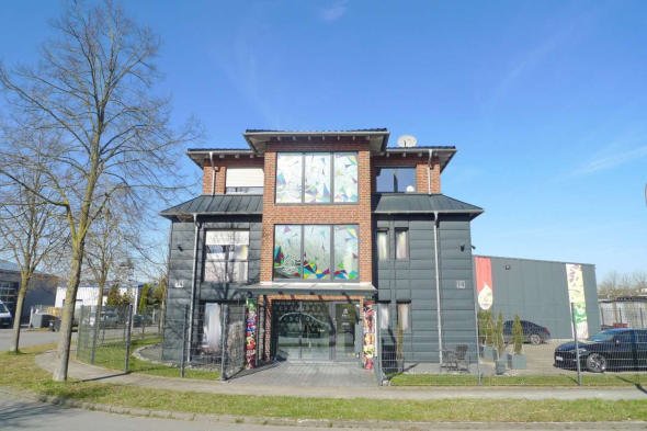 Foto 3 von 38 — gewerblich genutztes Grundstück