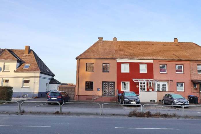Foto 1 von 45 — Reihenhaus, Garage