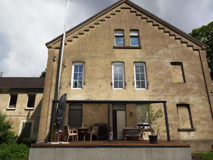 Foto 7 von 22 — Garage, Mehrfamilienhaus, 2 Mehrfamilienhäuser und ein Garagengebäude