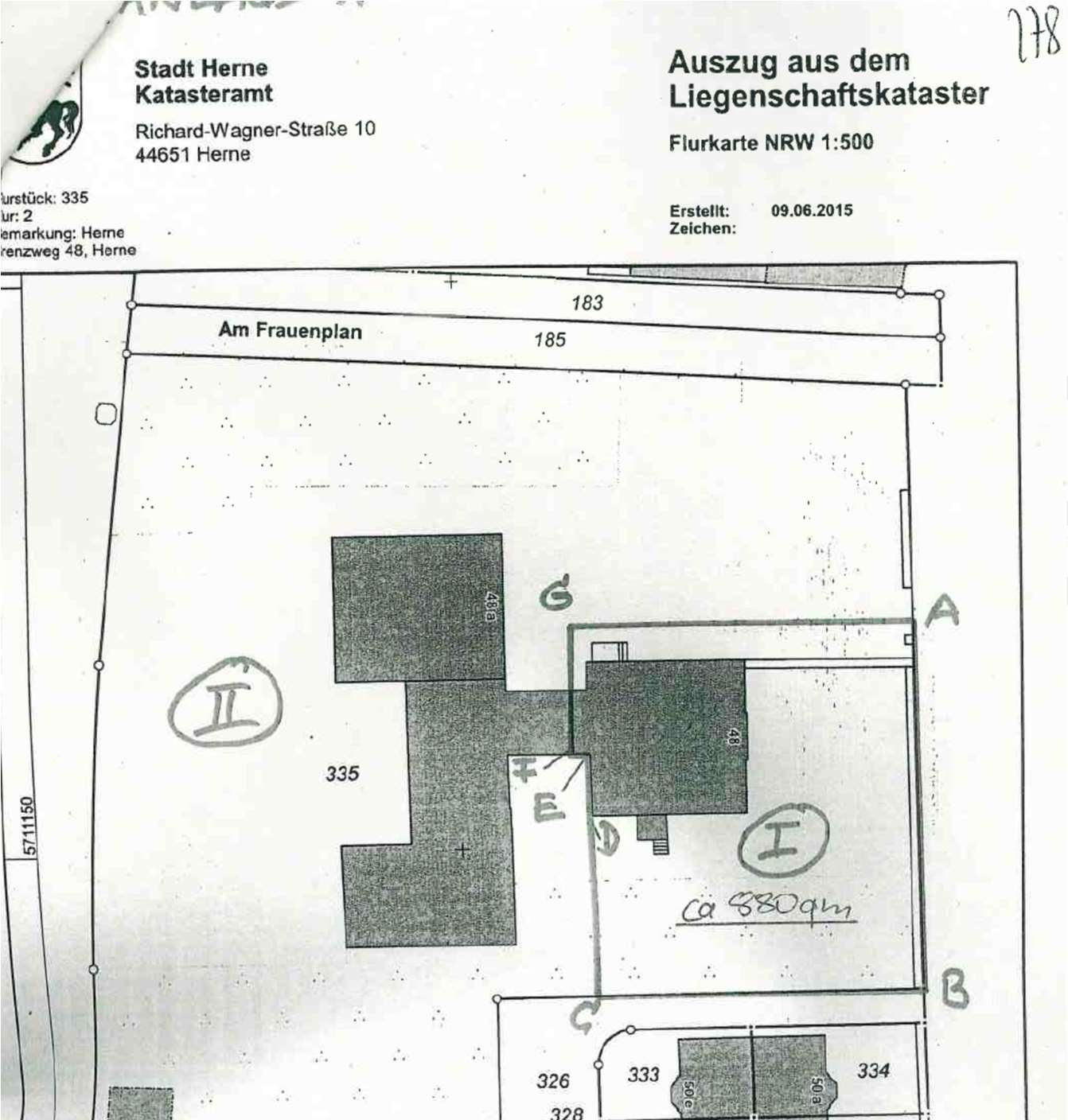 Foto 22 von 22 — Garage, Mehrfamilienhaus, 2 Mehrfamilienhäuser und ein Garagengebäude