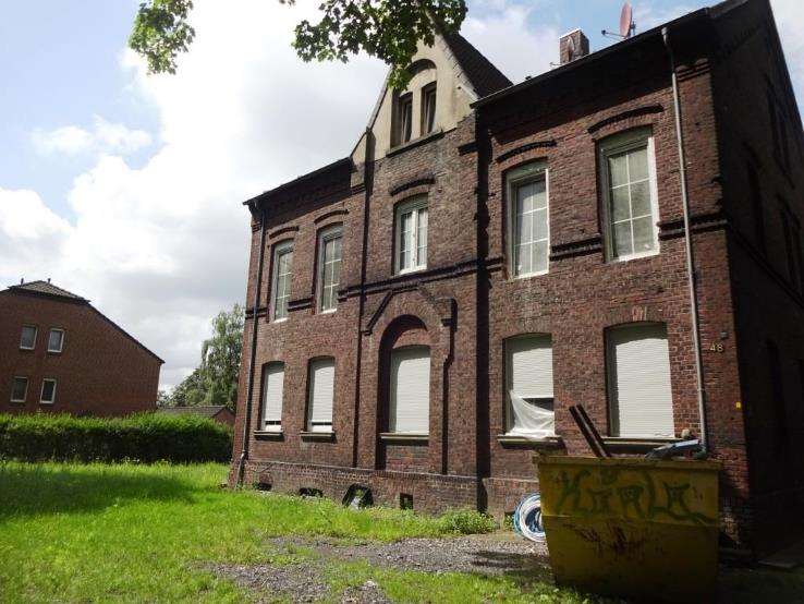 Foto 4 von 22 — Garage, Mehrfamilienhaus, 2 Mehrfamilienhäuser und ein Garagengebäude