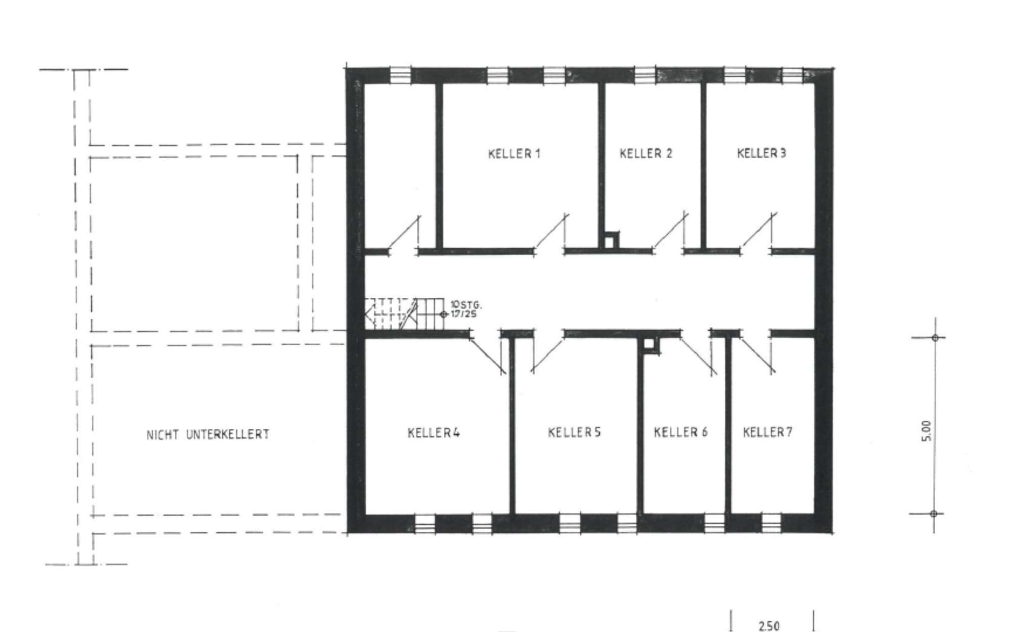 Foto 10 von 22 — Garage, Mehrfamilienhaus, 2 Mehrfamilienhäuser und ein Garagengebäude