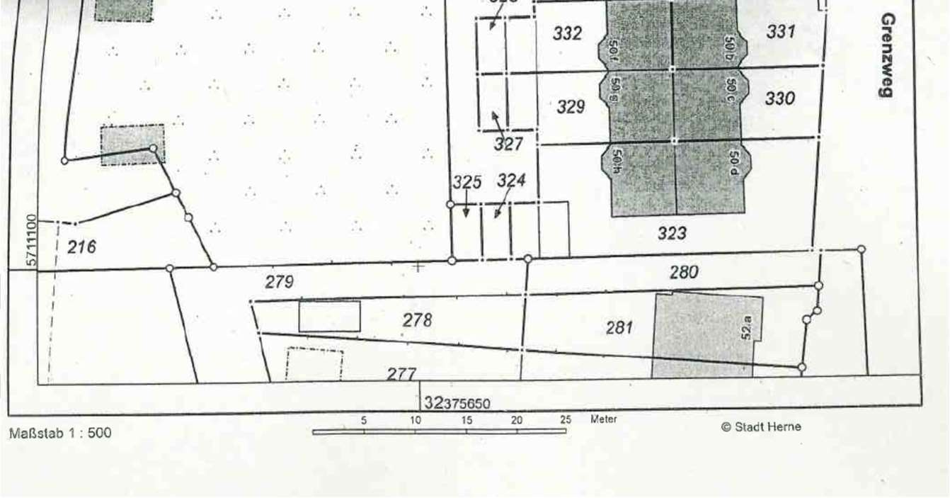 Foto 20 von 22 — Garage, Mehrfamilienhaus, 2 Mehrfamilienhäuser und ein Garagengebäude