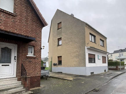 Foto 2 von 5 — Zweifamilienhaus, Garage