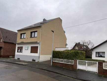 Foto 1 von 5 — Zweifamilienhaus, Garage