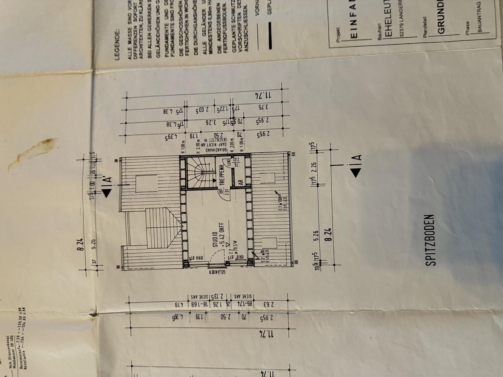Foto 23 von 25 — Garage, Doppelhaushälfte, Die Garage ist im KG des Hauses integriert.