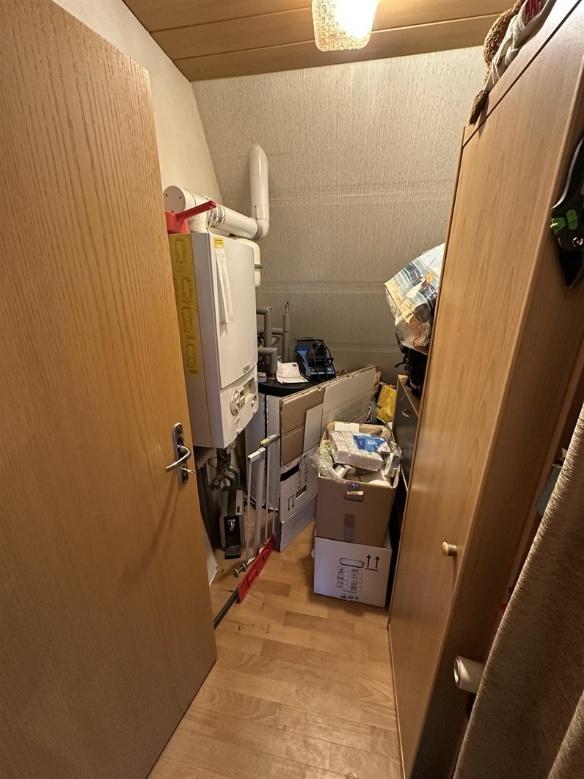 Foto 20 von 25 — Garage, Doppelhaushälfte, Die Garage ist im KG des Hauses integriert.