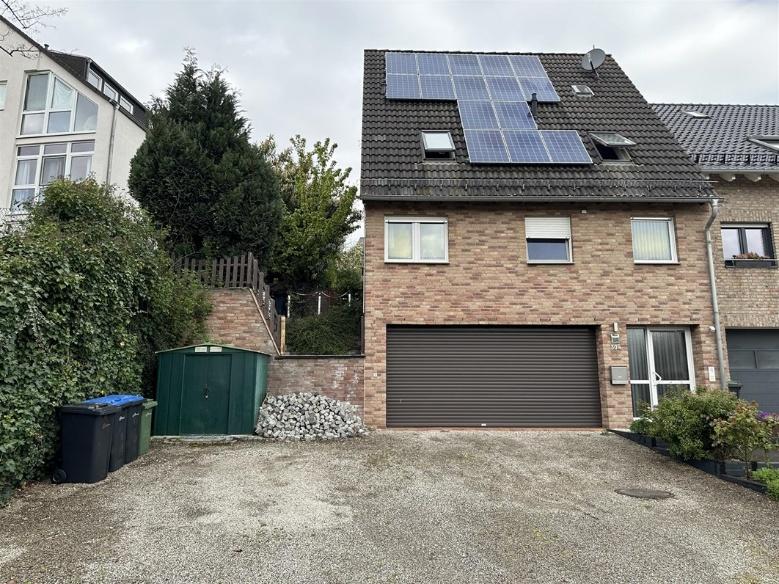Foto 6 von 25 — Garage, Doppelhaushälfte, Die Garage ist im KG des Hauses integriert.