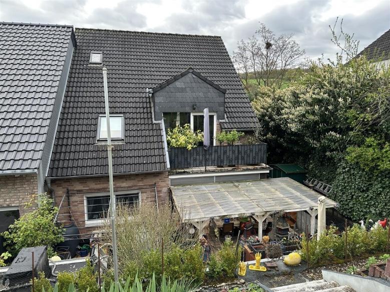 Foto 7 von 25 — Garage, Doppelhaushälfte, Die Garage ist im KG des Hauses integriert.