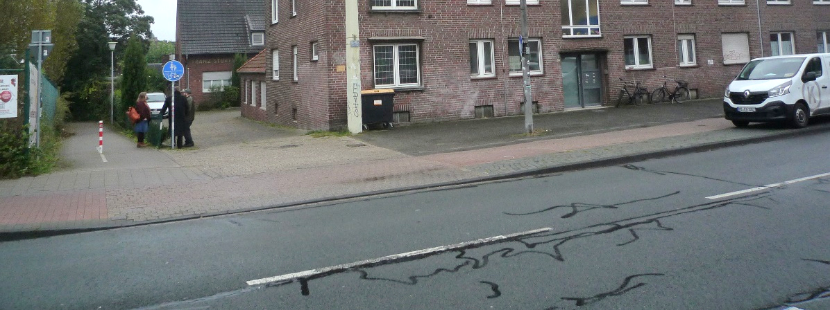 Foto 2 von 2 — Garage, Mehrfamilienhaus