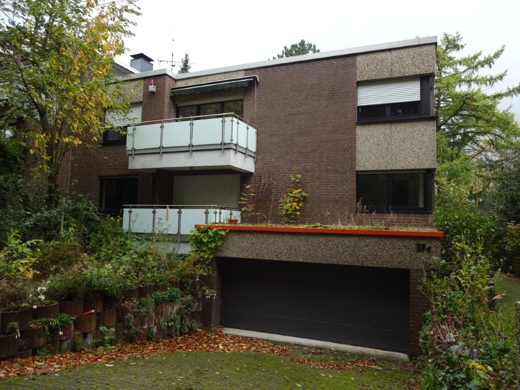 Foto 1 von 12 — sonstiges Teileigentum (z.B. Keller, Hobbyraum), Kfz-Stellplatz, Garage, Eigentumswohnung (3 bis 4 Zimmer), Garage, zwei Wohnungen, sonstiges Teileigentum (Abstellräume)
