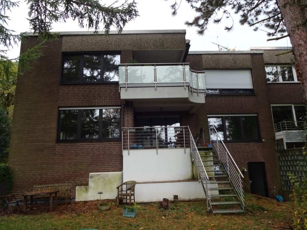 Foto 2 von 12 — sonstiges Teileigentum (z.B. Keller, Hobbyraum), Kfz-Stellplatz, Garage, Eigentumswohnung (3 bis 4 Zimmer), Garage, zwei Wohnungen, sonstiges Teileigentum (Abstellräume)