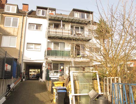 Foto 4 von 16 — Mehrfamilienhaus, mit Garagen