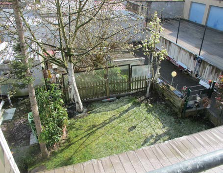 Foto 8 von 16 — Mehrfamilienhaus, mit Garagen