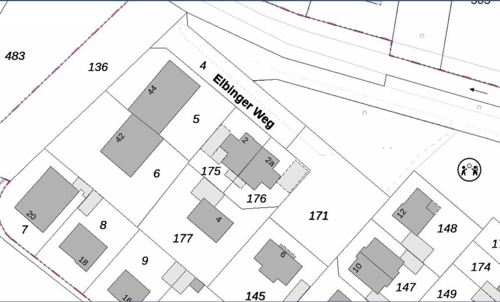 Foto 3 von 22 — Zweifamilienhaus, Kfz-Stellplatz, Garage, Doppelhaushälfte, Carport nicht legitimiert