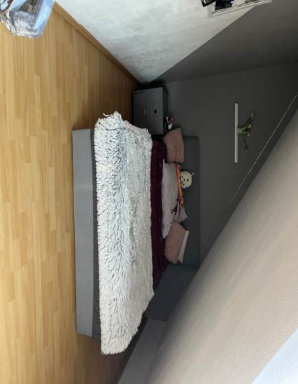 Foto 18 von 22 — Zweifamilienhaus, Kfz-Stellplatz, Garage, Doppelhaushälfte, Carport nicht legitimiert