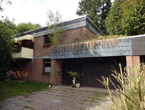 Foto 2 von 5 — Garage, Einfamilienhaus, Einfamilienwohnhaus mit 2 Apartmentwohnung und Garage