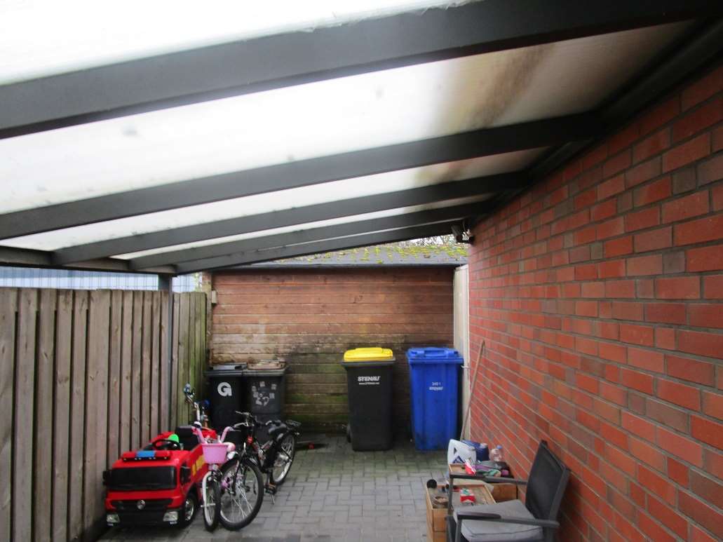 Foto 18 von 31 — Einfamilienhaus, Carport