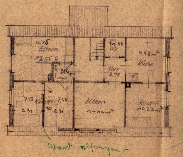 Foto 4 von 7 — Zweifamilienhaus, Kfz-Stellplatz