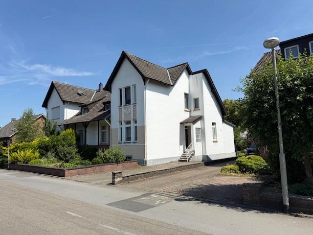 Foto 1 von 25 — Garage, Einfamilienhaus, Doppelhaushälfte