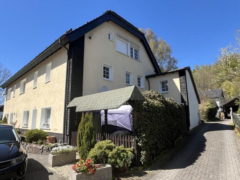 Foto 3 von 10 — unbebautes Grundstück, Garage, Mehrfamilienhaus, zwei Garagen mit Werkstatt