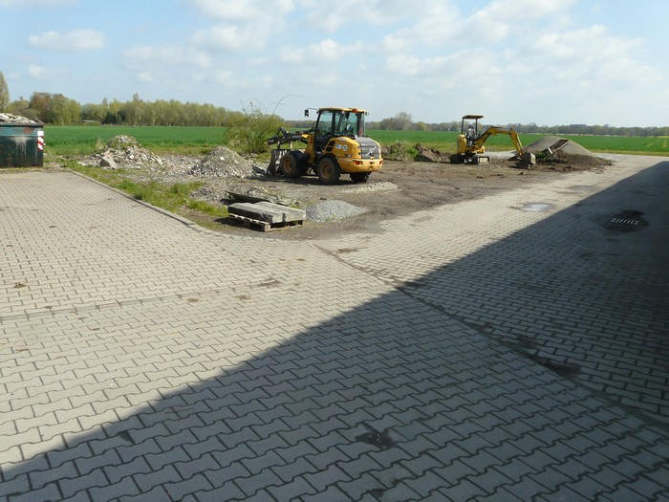 Foto 18 von 19 — Zweifamilienhaus, land- und forstwirtschaftlich genutztes Grundstück, Gewerbeeinheit (z.B. Laden, Büro)