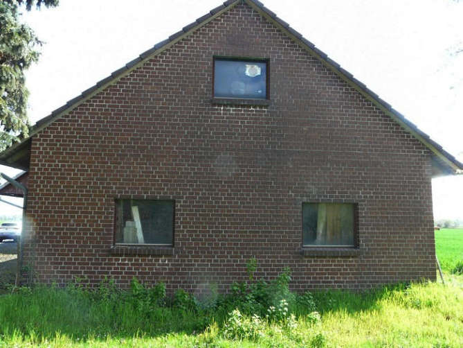Foto 15 von 19 — Zweifamilienhaus, land- und forstwirtschaftlich genutztes Grundstück, Gewerbeeinheit (z.B. Laden, Büro)